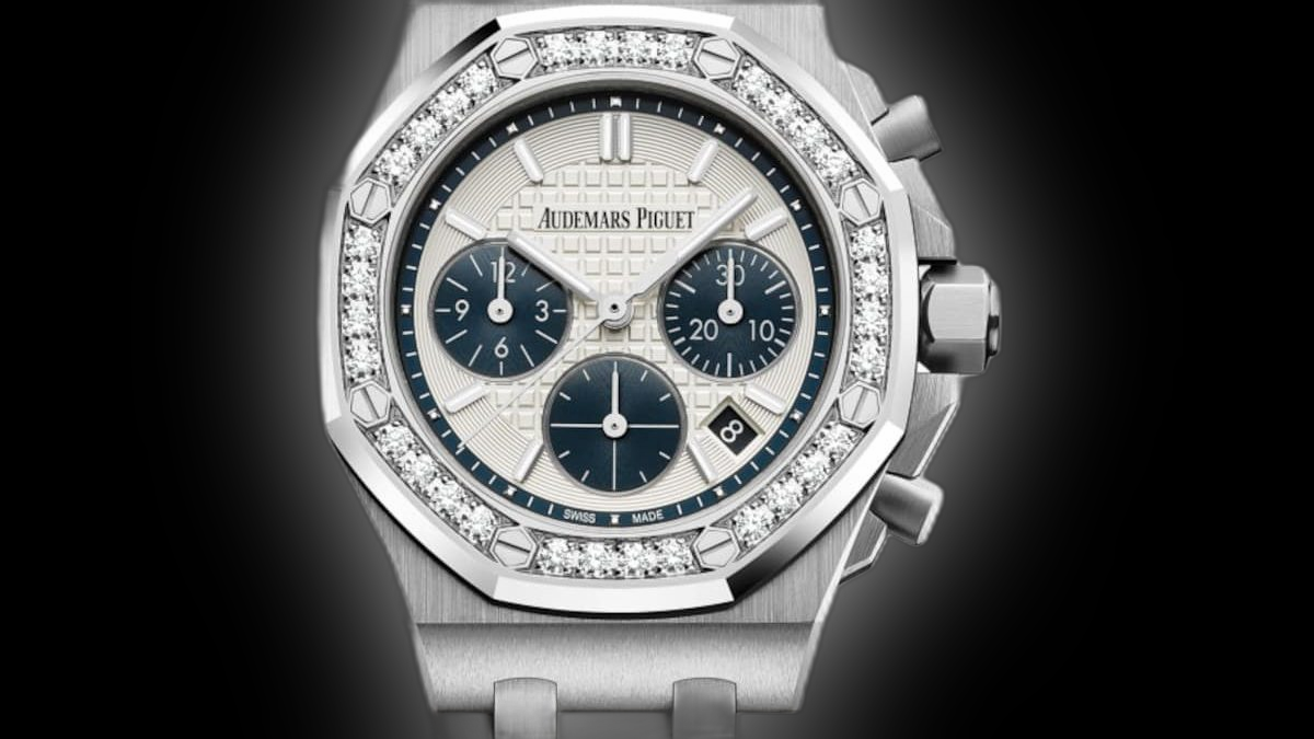 Audemars Piguet Royal Oak Offshore 26231 Silver-Toned Dial