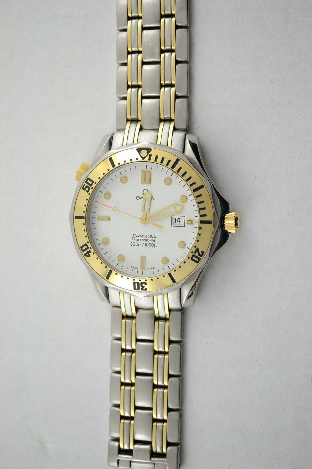 Omega Seamaster Diver 300M 2442.20 White Dial, Yellow Gold