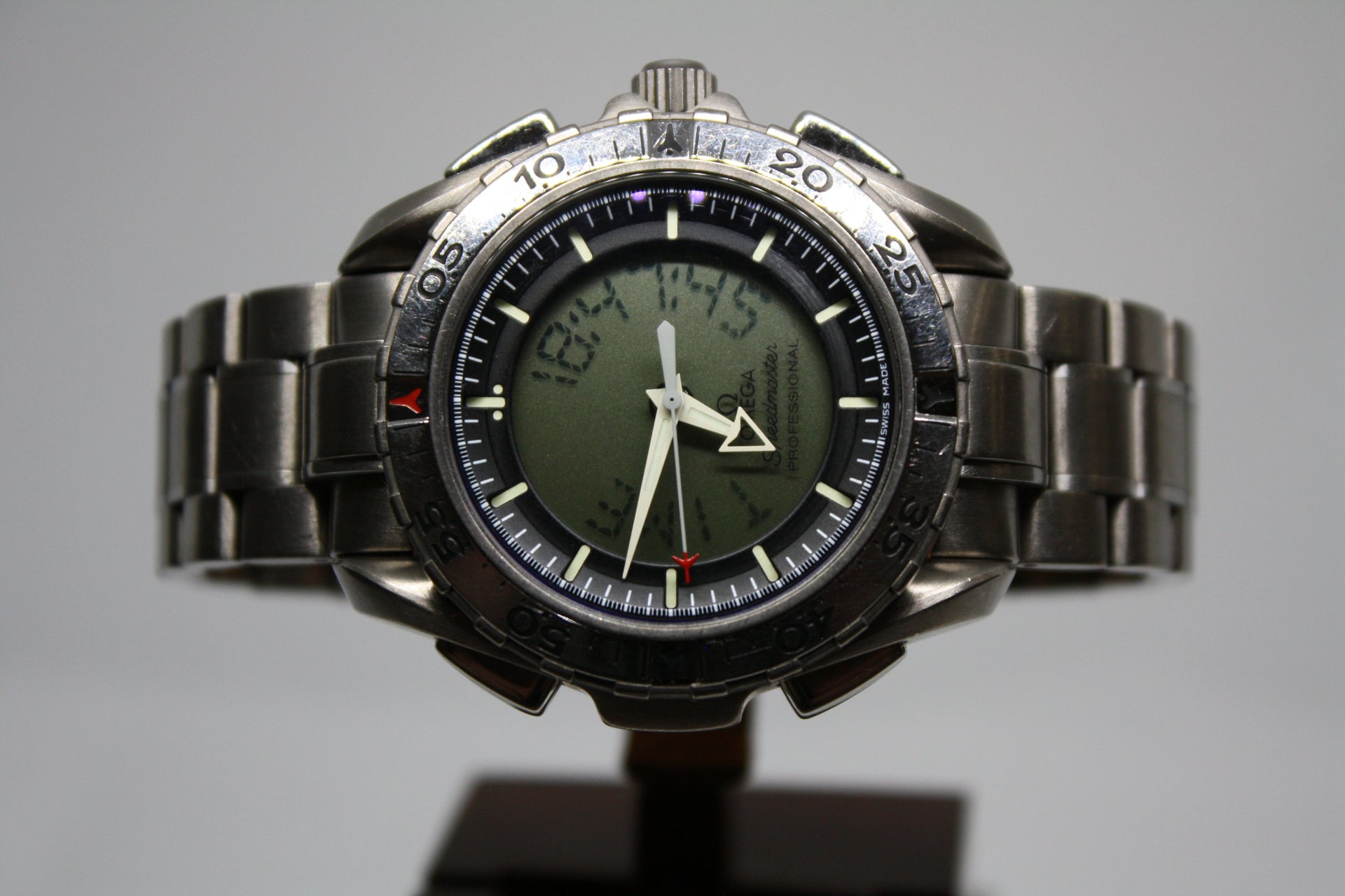 Omega Speedmaster X-33 3290.50 Black Dial, Titanium, 42.0 mm, Rotating