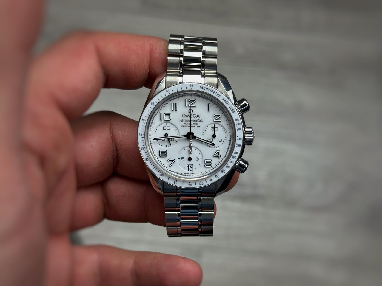 Omega Speedmaster Date 38 324.30 White Dial, Stainless Steel 